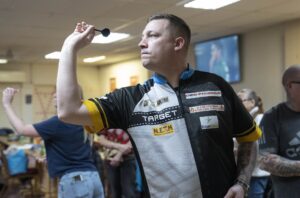 Chris Dobey throwing a dart