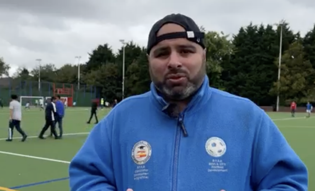 Anwar Khattak photo in front of players